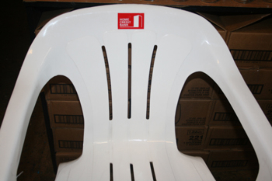 Нанесение логотипа на стул