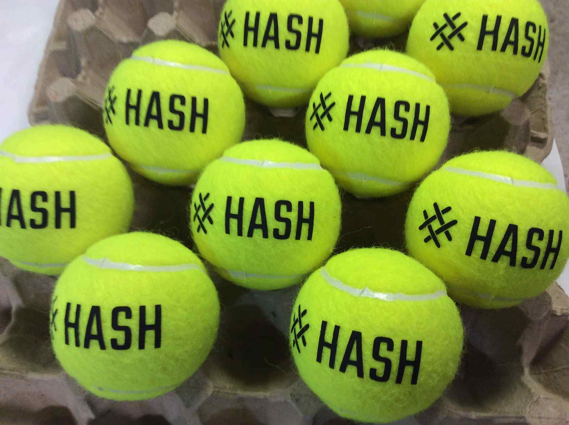 Нанесение логотипа на мяч для большого тенниса