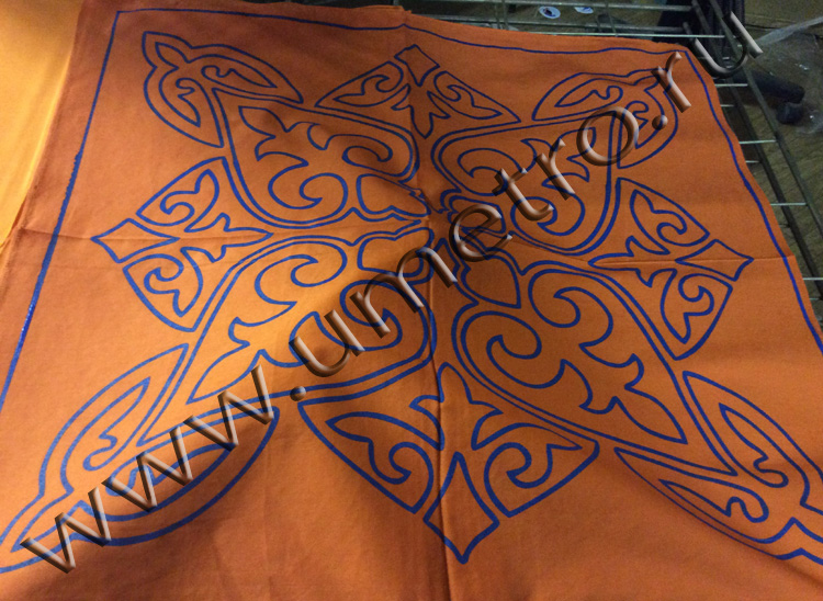 Нанесение логотипа на шейные платки.