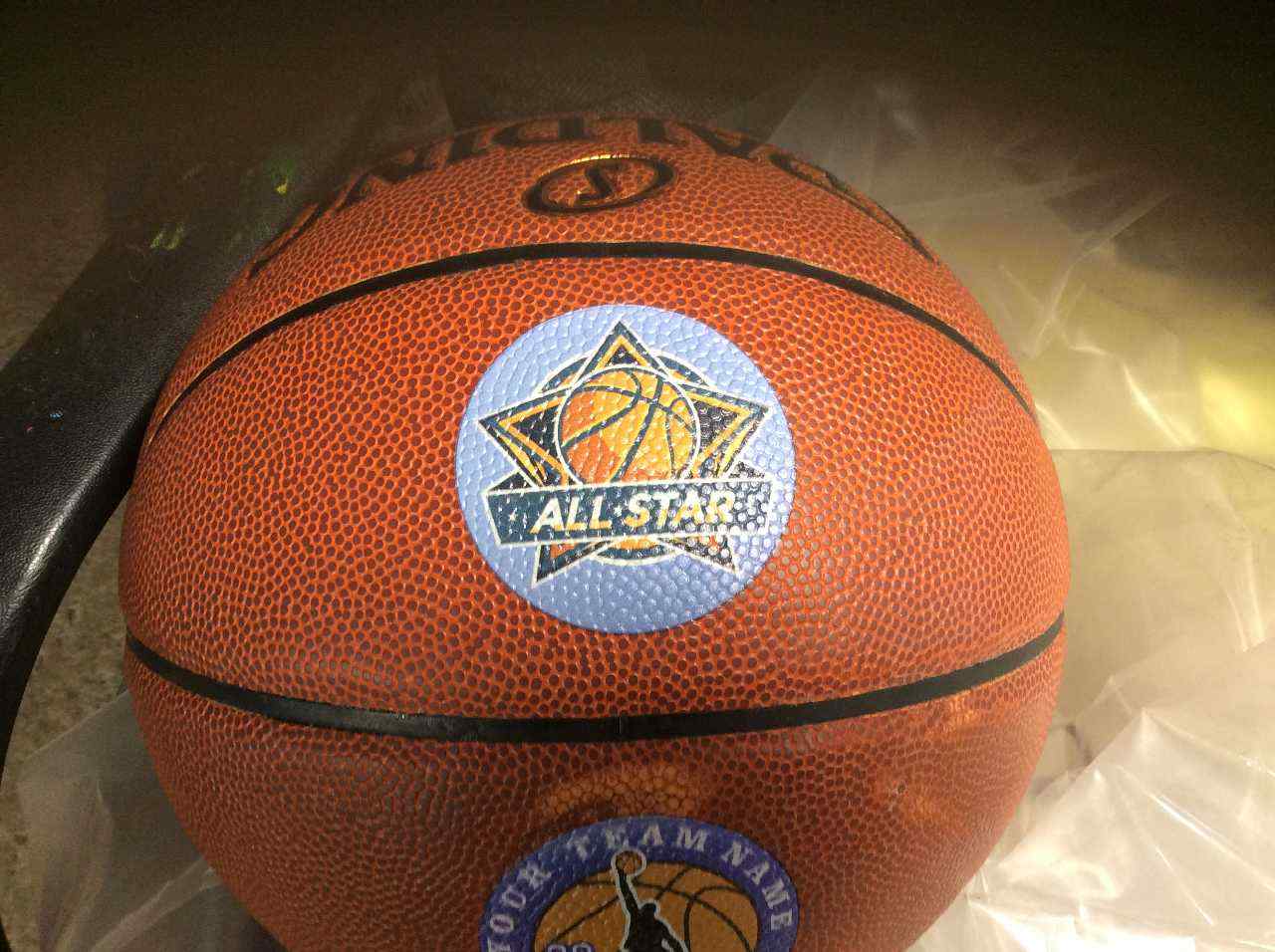 Нанесение многоцветного логотипа на баскетбольный мяч на заказ