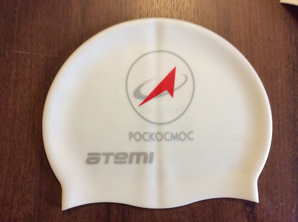 Нанесение логотипа на силиконовые шапочки для бассейна. Нанесение в 2 цвета