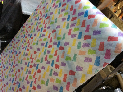 Полноцветное нанесение на бумагу тишью в рулонах