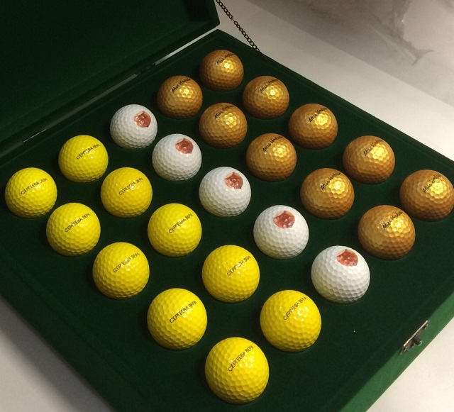 Мячики для гольфа во флокированной коробочке