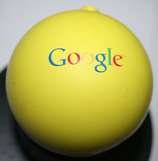 Елочный шар с нанесением логотипа 4+0 (тампопечать) + покраска по Pantone.