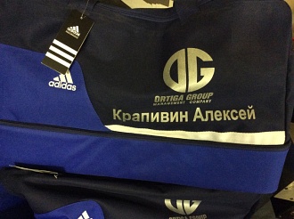 Нанесение логотипа на спортивные сумки.