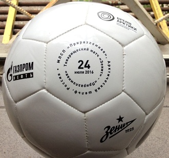 Нанесение логотипов на ячейки футбольного мяча.