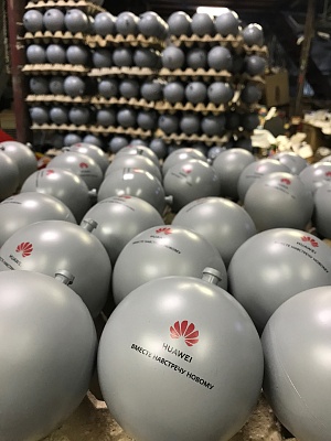 Производство шаров с покраской и нанесением логотипа для компании Хуавей