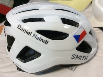 Нанесение логотипа на велосипедный шлем