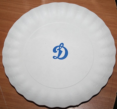 Одноразовые тарелки с логотипом.