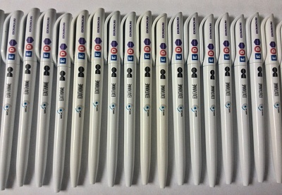 Ручки пластиковые с нанесением логотипа.