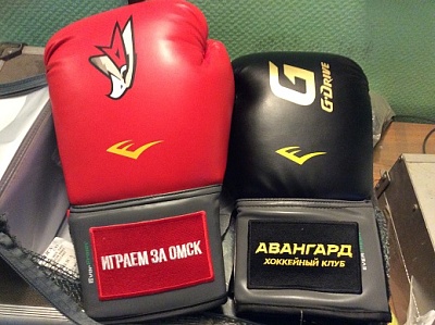 Перчатки боксерские с логотипом