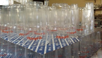 Пивные стаканы с логотипом в один цвет.