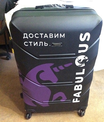Нанесение на пластиковый чемодан в 2 цвета логотипа