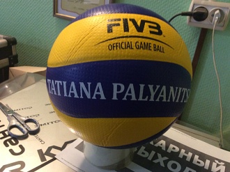 Нанесение логотипа на волейбольном мяче.