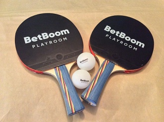 Нанесение логотипа на ракетки и шары для настольного тенниса