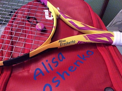 Нанесение фамилии на ракетку для большого тенниса в подарок
