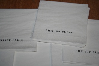 Нанесение логотипа на двухслойные белые бумажные салфетки 1+0 (тампопечать)
