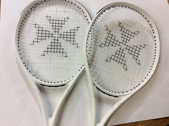 Нанесение логотипа на струны ракетки для большого тенниса