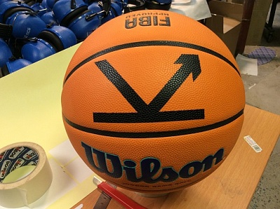 Логотип на баскетбольном мяче