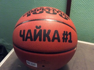 Нанесение логотипа на свободную ячейку баскетбольного мяча в один цвет.