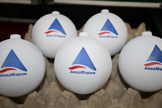 Елочные шары с нанесением логотипа 2+0 (тампопечать) + покраска в белый цвет.