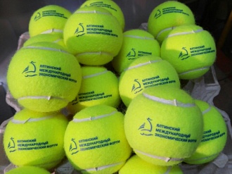 Мячи для тенниса с логотипом.